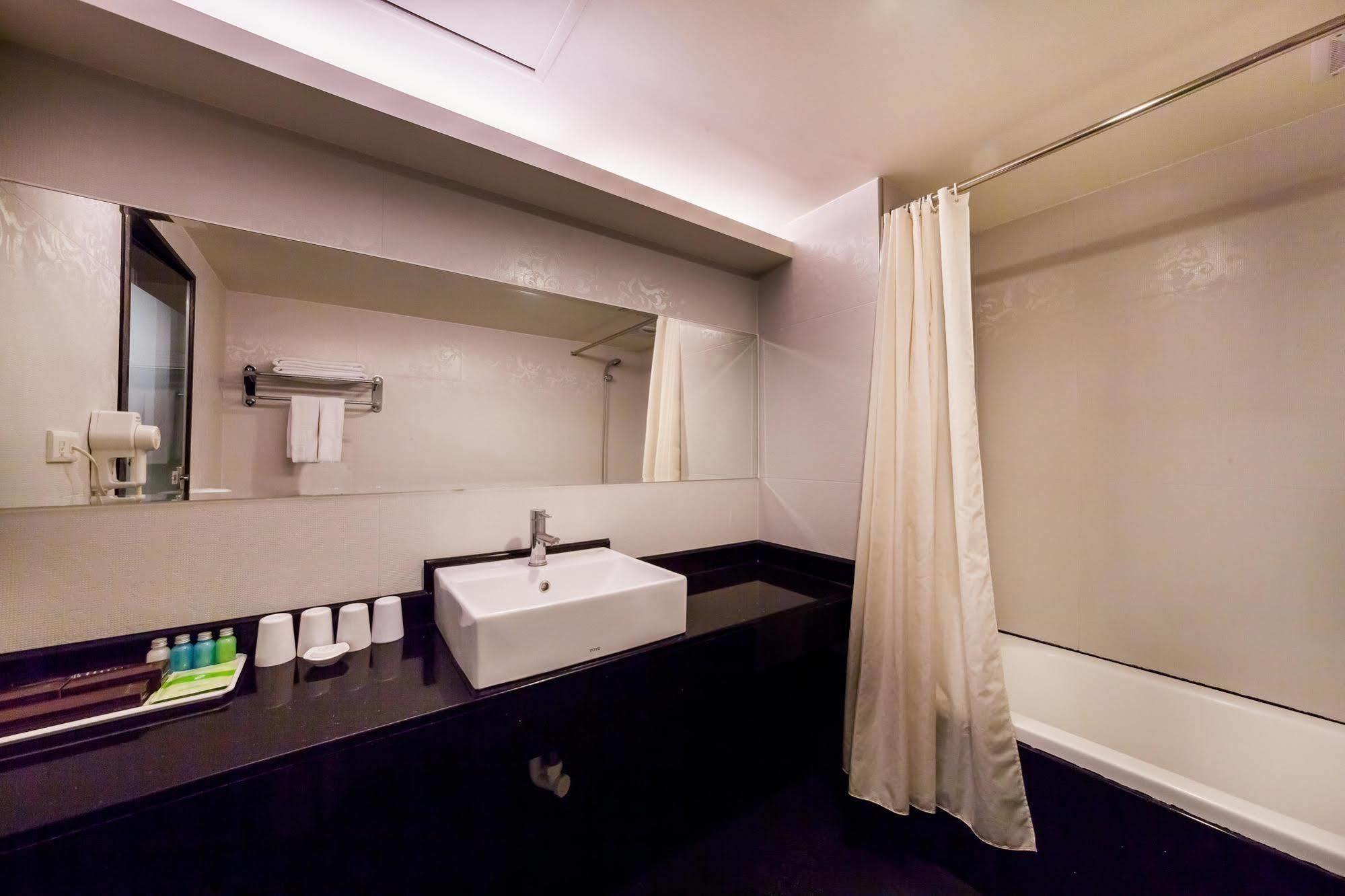 華麗大飯店ferrary Hotel Taipei Dış mekan fotoğraf